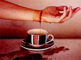 Кровь в чашку с кофе